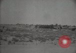 Standbild Arbeiter machen Datum Blatt Taschen Mandali Irak, 1929, aus Sekunde 42 historischem Filmmaterial Videoclip 65675022177