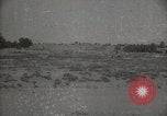 Standbild Arbeiter machen Datum Blatt Taschen Mandali Irak, 1929, aus Sekunde 45 historischem Filmmaterial Videoclip 65675022177