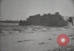 Standbild Arbeiter machen Datum Blatt Taschen Mandali Irak, 1929, aus Sekunde 51 historischem Filmmaterial Videoclip 65675022177