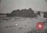 Standbild Arbeiter machen Datum Blatt Taschen Mandali Irak, 1929, aus Sekunde 52 historischem Filmmaterial Videoclip 65675022177