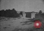 Standbild Arbeiter machen Datum Blatt Taschen Mandali Irak, 1929, aus Sekunde 56 historischem Filmmaterial Videoclip 65675022177