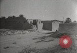 Standbild Arbeiter machen Datum Blatt Taschen Mandali Irak, 1929, aus Sekunde 58 historischem Filmmaterial Videoclip 65675022177