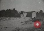 Standbild Arbeiter machen Datum Blatt Taschen Mandali Irak, 1929, aus Sekunde 60 historischem Filmmaterial Videoclip 65675022177