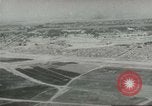 Standbild militärische Unterstützung der beratenden Gruppe Offiziere und Weiber Bagdad Irak, 1956, aus Sekunde 8 historischem Filmmaterial Videoclip 65675022186