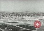 Standbild militärische Unterstützung der beratenden Gruppe Offiziere und Weiber Bagdad Irak, 1956, aus Sekunde 11 historischem Filmmaterial Videoclip 65675022186