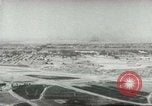 Standbild militärische Unterstützung der beratenden Gruppe Offiziere und Weiber Bagdad Irak, 1956, aus Sekunde 12 historischem Filmmaterial Videoclip 65675022186