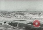 Standbild militärische Unterstützung der beratenden Gruppe Offiziere und Weiber Bagdad Irak, 1956, aus Sekunde 13 historischem Filmmaterial Videoclip 65675022186