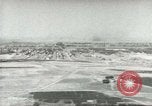Standbild militärische Unterstützung der beratenden Gruppe Offiziere und Weiber Bagdad Irak, 1956, aus Sekunde 19 historischem Filmmaterial Videoclip 65675022186