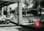 Standbild militärische Unterstützung der beratenden Gruppe Offiziere und Weiber Bagdad Irak, 1956, aus Sekunde 21 historischem Filmmaterial Videoclip 65675022186