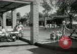 Standbild militärische Unterstützung der beratenden Gruppe Offiziere und Weiber Bagdad Irak, 1956, aus Sekunde 24 historischem Filmmaterial Videoclip 65675022186