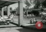 Standbild militärische Unterstützung der beratenden Gruppe Offiziere und Weiber Bagdad Irak, 1956, aus Sekunde 25 historischem Filmmaterial Videoclip 65675022186
