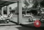 Standbild militärische Unterstützung der beratenden Gruppe Offiziere und Weiber Bagdad Irak, 1956, aus Sekunde 26 historischem Filmmaterial Videoclip 65675022186