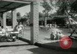 Standbild militärische Unterstützung der beratenden Gruppe Offiziere und Weiber Bagdad Irak, 1956, aus Sekunde 27 historischem Filmmaterial Videoclip 65675022186
