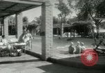 Standbild militärische Unterstützung der beratenden Gruppe Offiziere und Weiber Bagdad Irak, 1956, aus Sekunde 28 historischem Filmmaterial Videoclip 65675022186