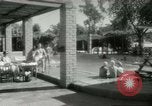 Standbild militärische Unterstützung der beratenden Gruppe Offiziere und Weiber Bagdad Irak, 1956, aus Sekunde 34 historischem Filmmaterial Videoclip 65675022186
