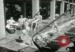 Standbild militärische Unterstützung der beratenden Gruppe Offiziere und Weiber Bagdad Irak, 1956, aus Sekunde 43 historischem Filmmaterial Videoclip 65675022186