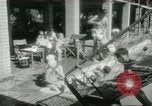 Standbild militärische Unterstützung der beratenden Gruppe Offiziere und Weiber Bagdad Irak, 1956, aus Sekunde 48 historischem Filmmaterial Videoclip 65675022186