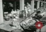 Standbild militärische Unterstützung der beratenden Gruppe Offiziere und Weiber Bagdad Irak, 1956, aus Sekunde 49 historischem Filmmaterial Videoclip 65675022186