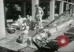 Standbild militärische Unterstützung der beratenden Gruppe Offiziere und Weiber Bagdad Irak, 1956, aus Sekunde 51 historischem Filmmaterial Videoclip 65675022186
