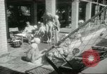 Standbild militärische Unterstützung der beratenden Gruppe Offiziere und Weiber Bagdad Irak, 1956, aus Sekunde 52 historischem Filmmaterial Videoclip 65675022186