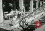 Standbild militärische Unterstützung der beratenden Gruppe Offiziere und Weiber Bagdad Irak, 1956, aus Sekunde 53 historischem Filmmaterial Videoclip 65675022186