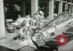 Standbild militärische Unterstützung der beratenden Gruppe Offiziere und Weiber Bagdad Irak, 1956, aus Sekunde 55 historischem Filmmaterial Videoclip 65675022186