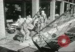 Standbild militärische Unterstützung der beratenden Gruppe Offiziere und Weiber Bagdad Irak, 1956, aus Sekunde 56 historischem Filmmaterial Videoclip 65675022186