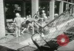 Standbild militärische Unterstützung der beratenden Gruppe Offiziere und Weiber Bagdad Irak, 1956, aus Sekunde 58 historischem Filmmaterial Videoclip 65675022186