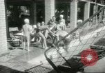 Standbild militärische Unterstützung der beratenden Gruppe Offiziere und Weiber Bagdad Irak, 1956, aus Sekunde 59 historischem Filmmaterial Videoclip 65675022186