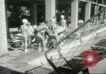 Standbild militärische Unterstützung der beratenden Gruppe Offiziere und Weiber Bagdad Irak, 1956, aus Sekunde 60 historischem Filmmaterial Videoclip 65675022186