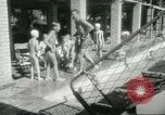 Standbild militärische Unterstützung der beratenden Gruppe Offiziere und Weiber Bagdad Irak, 1956, aus Sekunde 61 historischem Filmmaterial Videoclip 65675022186