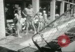 Standbild militärische Unterstützung der beratenden Gruppe Offiziere und Weiber Bagdad Irak, 1956, aus Sekunde 62 historischem Filmmaterial Videoclip 65675022186