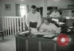 Immagine di Le attività amministrative a MAAG edificio A Bagdad in Iraq, 1956, secondo 9 filmato di repertorio 65675022188