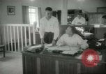 Immagine di Le attività amministrative a MAAG edificio A Bagdad in Iraq, 1956, secondo 10 filmato di repertorio 65675022188