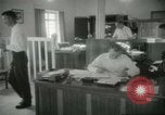 Immagine di Le attività amministrative a MAAG edificio A Bagdad in Iraq, 1956, secondo 12 filmato di repertorio 65675022188