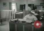 Immagine di Le attività amministrative a MAAG edificio A Bagdad in Iraq, 1956, secondo 13 filmato di repertorio 65675022188