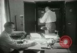 Immagine di Le attività amministrative a MAAG edificio A Bagdad in Iraq, 1956, secondo 18 filmato di repertorio 65675022188