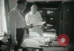 Immagine di Le attività amministrative a MAAG edificio A Bagdad in Iraq, 1956, secondo 22 filmato di repertorio 65675022188