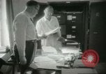 Immagine di Le attività amministrative a MAAG edificio A Bagdad in Iraq, 1956, secondo 23 filmato di repertorio 65675022188
