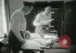 Immagine di Le attività amministrative a MAAG edificio A Bagdad in Iraq, 1956, secondo 24 filmato di repertorio 65675022188
