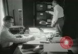 Immagine di Le attività amministrative a MAAG edificio A Bagdad in Iraq, 1956, secondo 29 filmato di repertorio 65675022188
