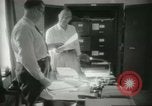 Immagine di Le attività amministrative a MAAG edificio A Bagdad in Iraq, 1956, secondo 34 filmato di repertorio 65675022188