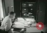 Immagine di Le attività amministrative a MAAG edificio A Bagdad in Iraq, 1956, secondo 39 filmato di repertorio 65675022188