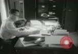 Immagine di Le attività amministrative a MAAG edificio A Bagdad in Iraq, 1956, secondo 43 filmato di repertorio 65675022188
