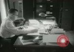 Immagine di Le attività amministrative a MAAG edificio A Bagdad in Iraq, 1956, secondo 44 filmato di repertorio 65675022188