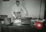 Immagine di Le attività amministrative a MAAG edificio A Bagdad in Iraq, 1956, secondo 50 filmato di repertorio 65675022188