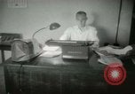 Immagine di Le attività amministrative a MAAG edificio A Bagdad in Iraq, 1956, secondo 54 filmato di repertorio 65675022188
