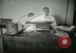 Immagine di Le attività amministrative a MAAG edificio A Bagdad in Iraq, 1956, secondo 57 filmato di repertorio 65675022188