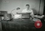 Immagine di Le attività amministrative a MAAG edificio A Bagdad in Iraq, 1956, secondo 58 filmato di repertorio 65675022188