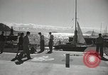 Standbild Menschen im Dock mit kleinen Segelbooten Kuwait, 1942, aus Sekunde 3 historischem Filmmaterial Videoclip 65675022191